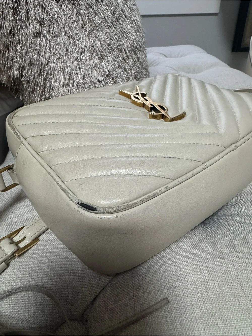 Saint Laurent Lou Medium Camera Bag with Tassel in Quilted Leather - Picture 5 of 9